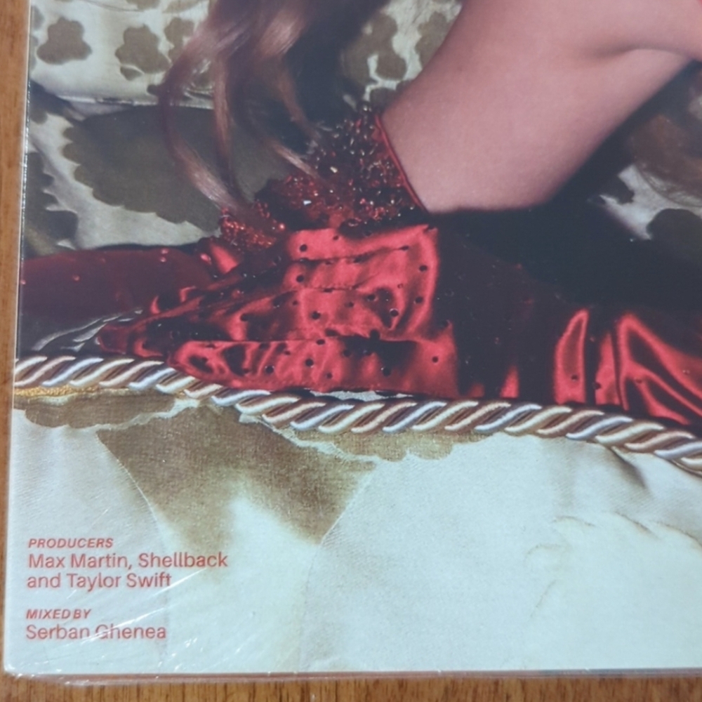 Taylor Swift Life of a Showgirl Tiny Bubbles: Champagne Red Lipstick Brand New - Picture 6 of 11